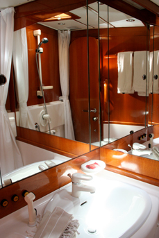 Luxury Sailing Charter - KIA ORA III Guest Cabine