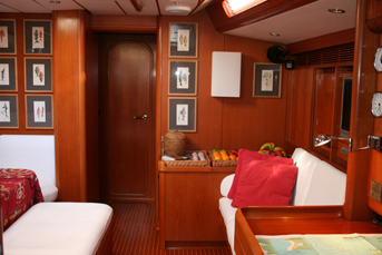 Luxury Sailing Charter - KIA ORA III Salon